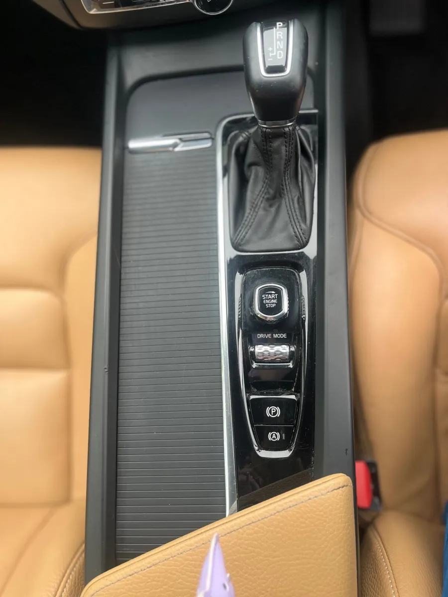 Volvo Diesel XC60 4WD 2018 - Image 3