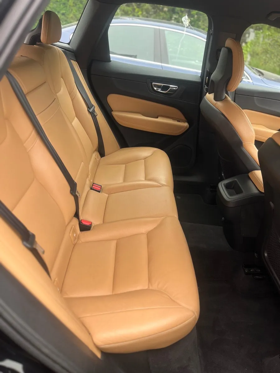 Volvo Diesel XC60 4WD 2018 - Image 4