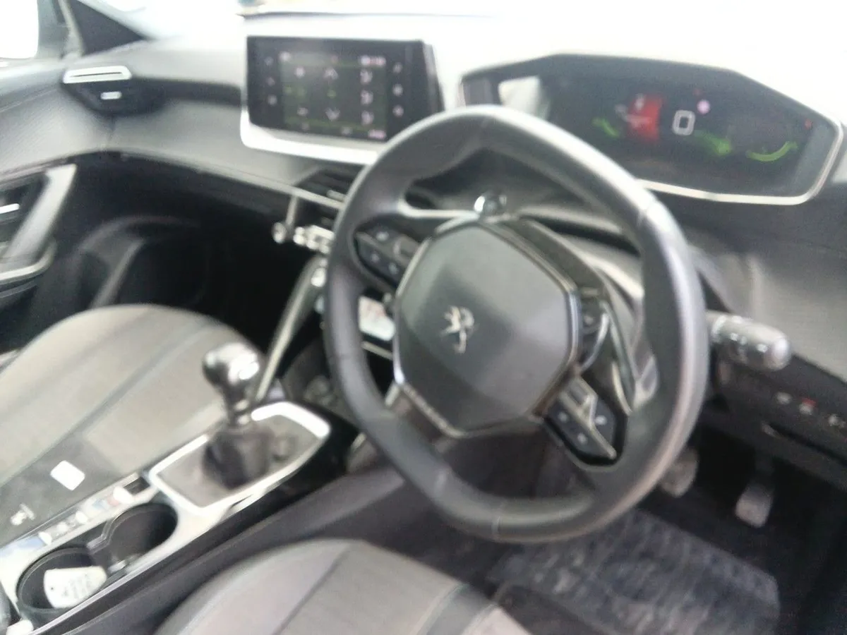Peugeot 2008 Allure 1.2 100 - Image 4