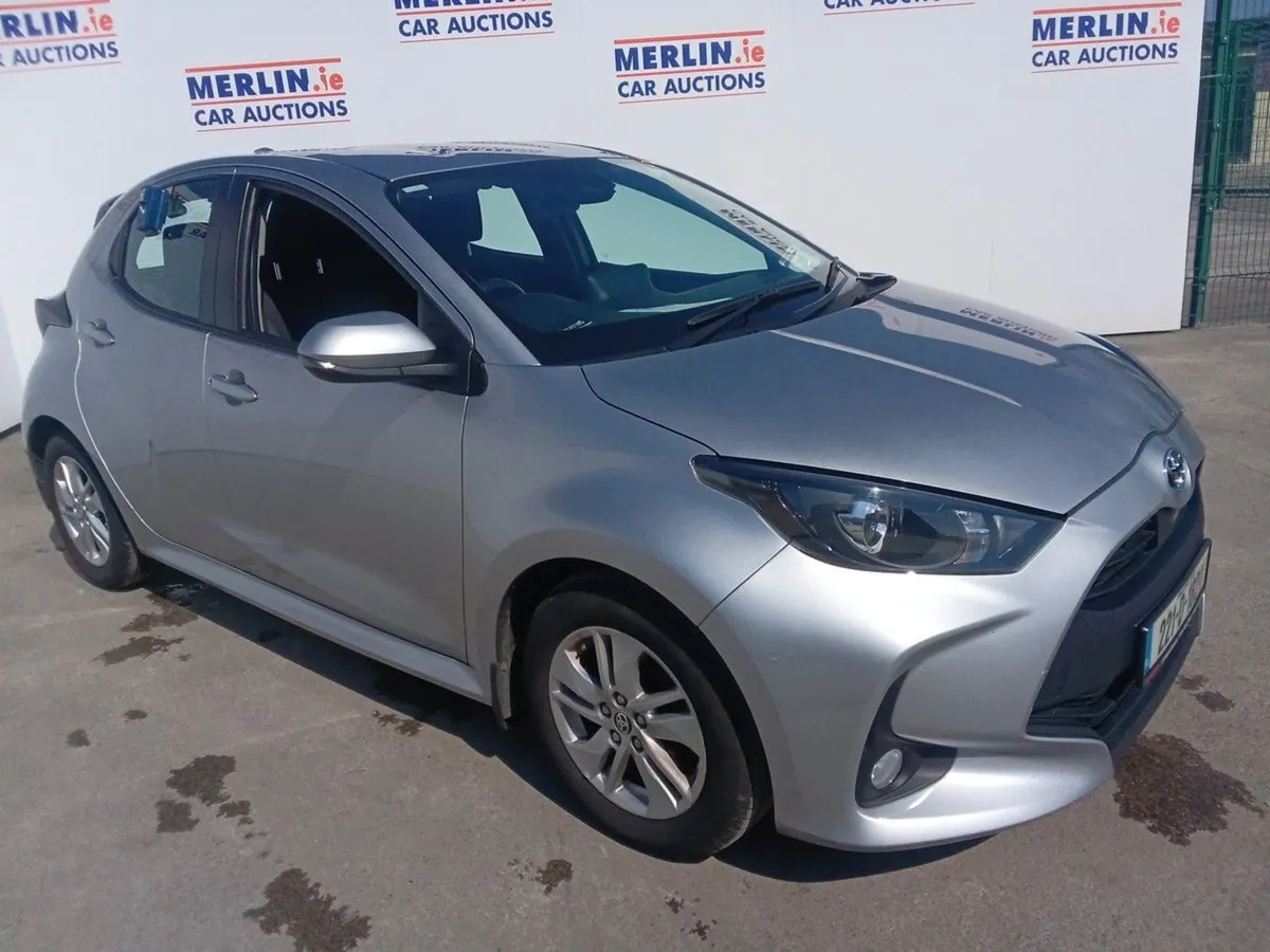 Toyota Yaris Hybrid Luna AU 1490 - Image 2