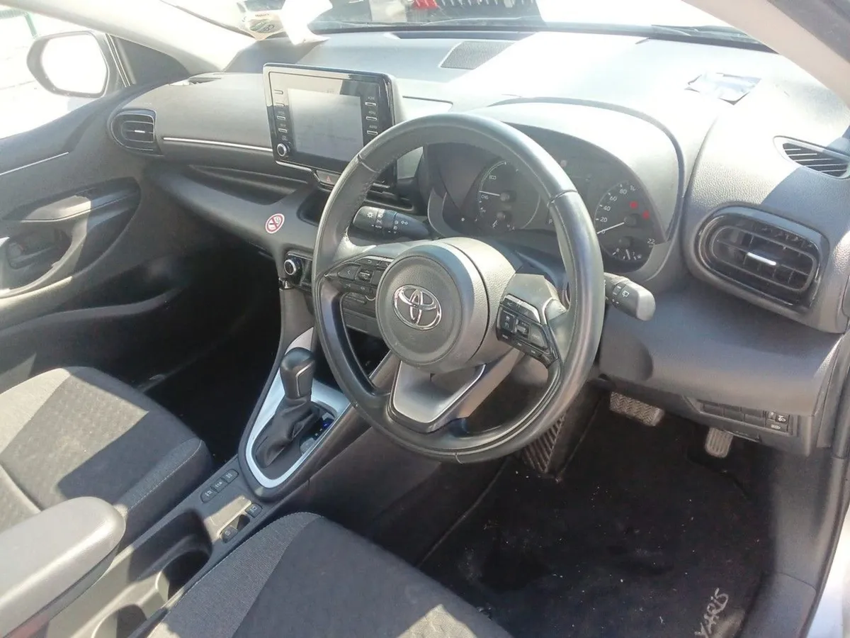 Toyota Yaris Hybrid Luna AU 1490 - Image 4