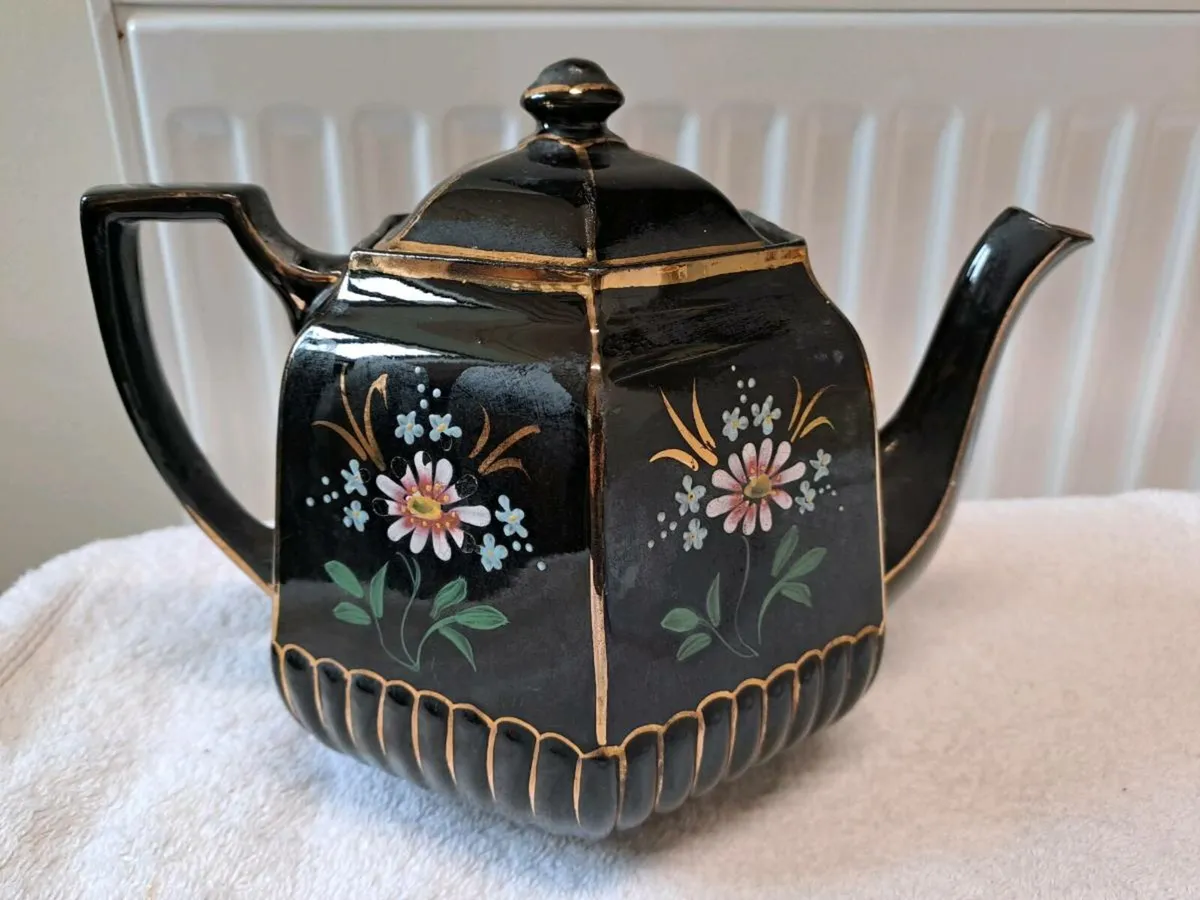 Vintage hexagon teapot black and gold - Image 1