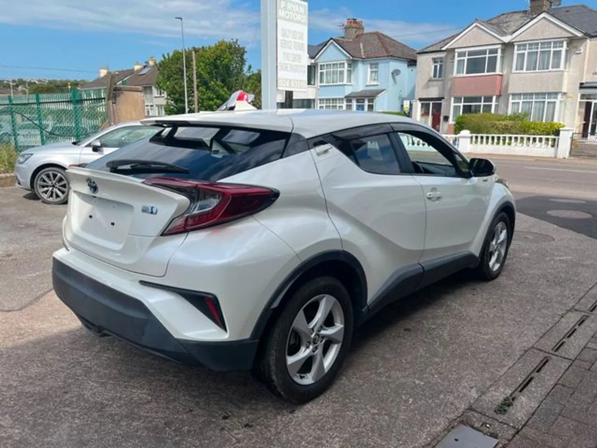 Toyota C-HR Hybrid Automatic - Image 3