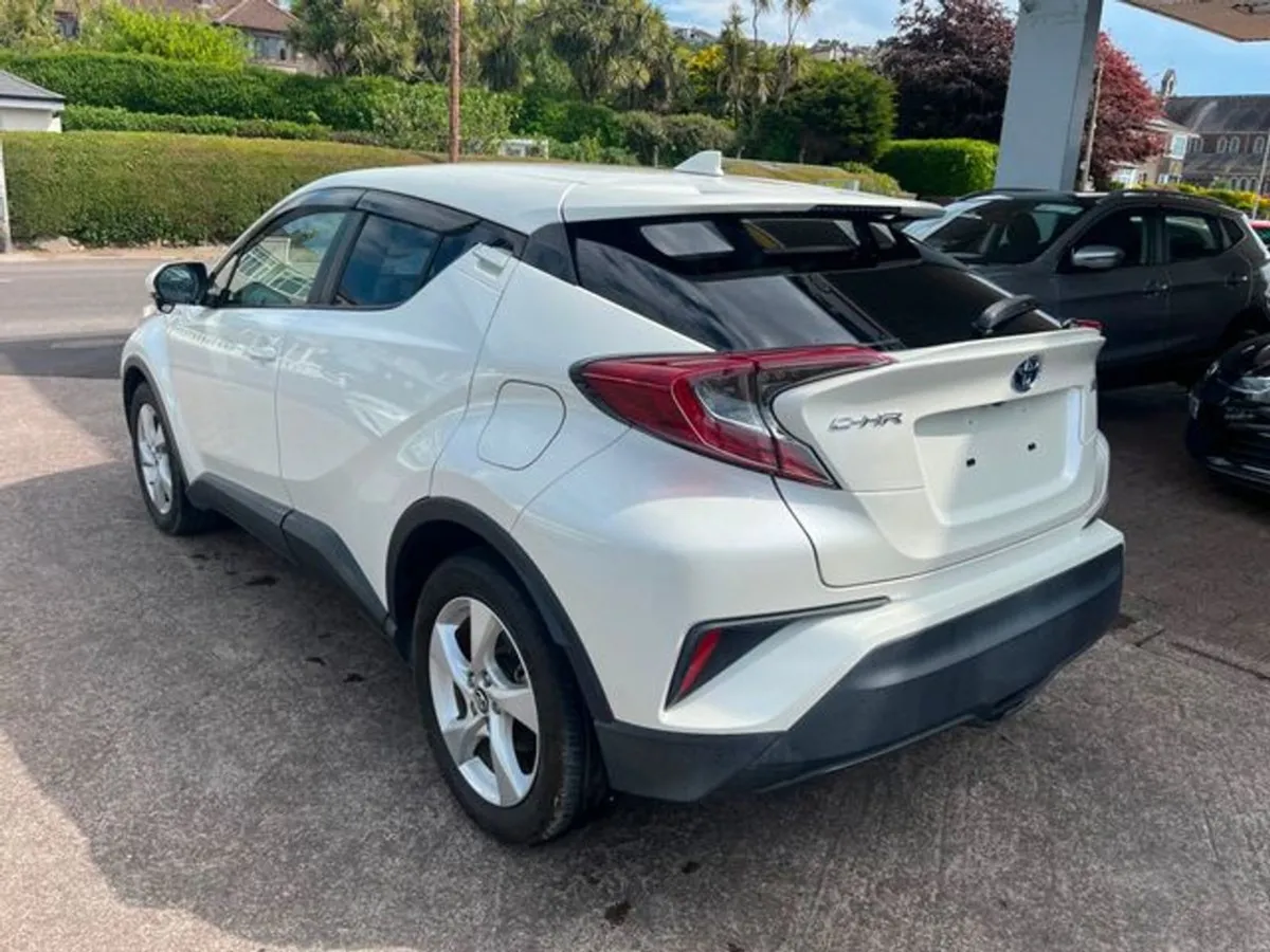 Toyota C-HR Hybrid Automatic - Image 4
