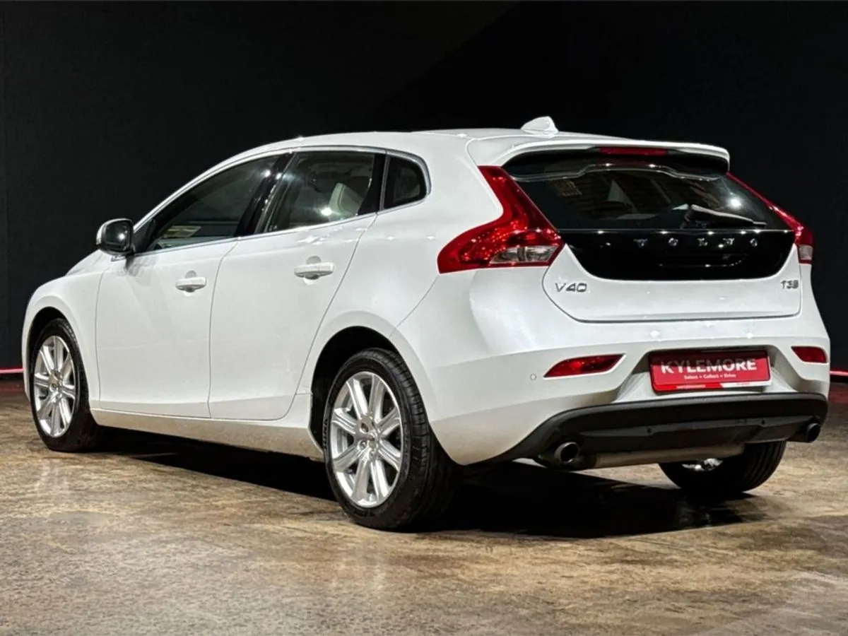 Volvo V40 1.5 Automatic - Classic Edition - Cream - Image 4