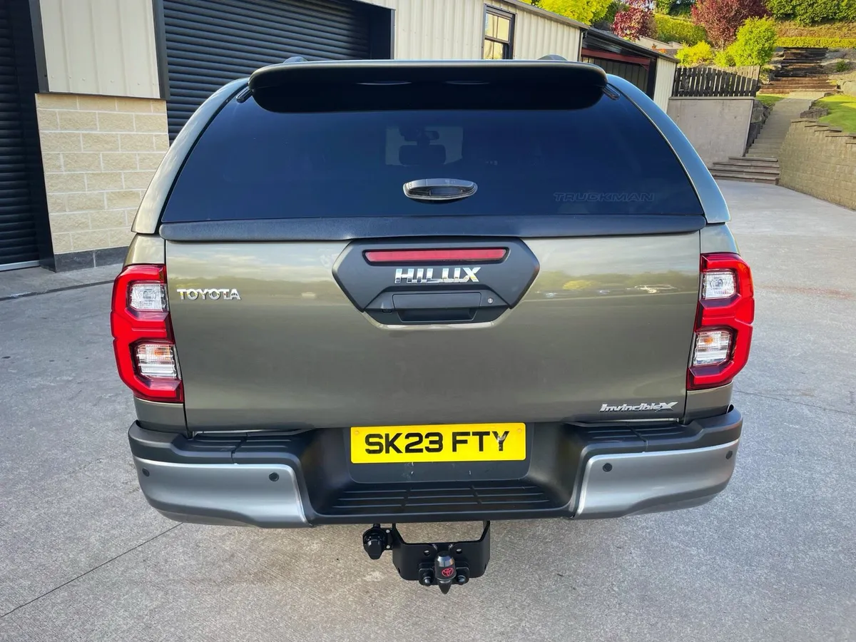 2023 TOYOTA HILUX 2.8 D4D INVINCIBLE X AUTO - Image 4