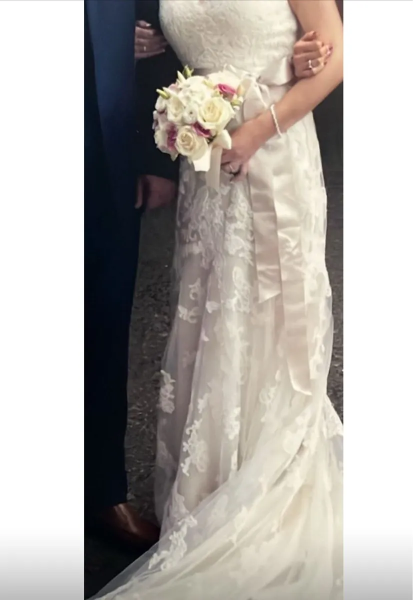 Wedding dress - Image 1