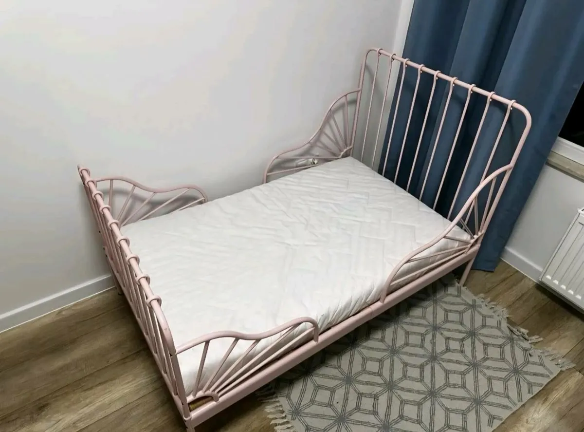 Ikea Minnen Extendable bed with Mattress