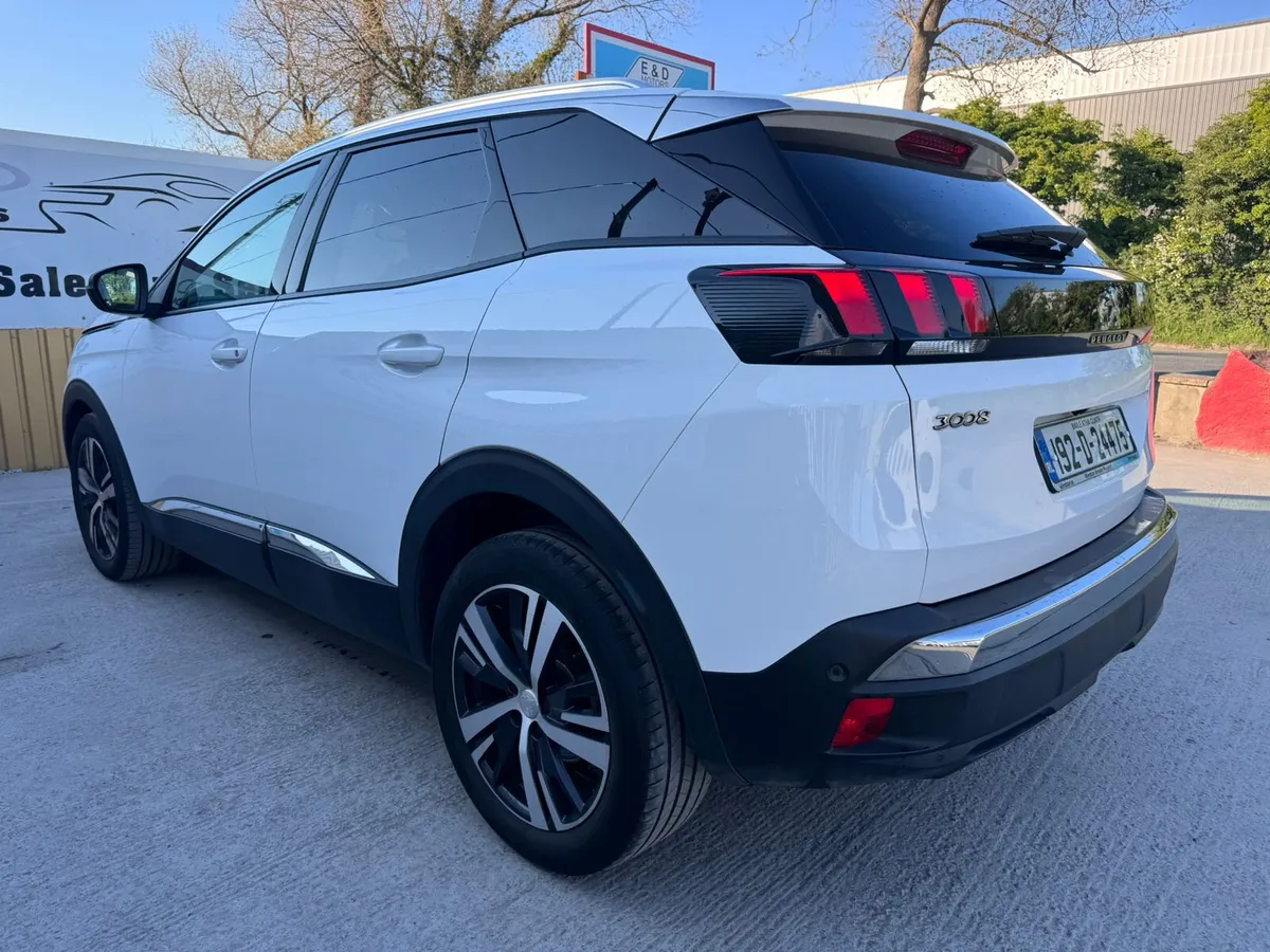 192 Peugeot 3008 1.2 PureTech 130bhp Allure - Image 4