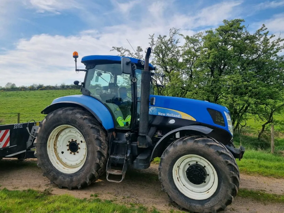 T7040  New Holland - Image 1