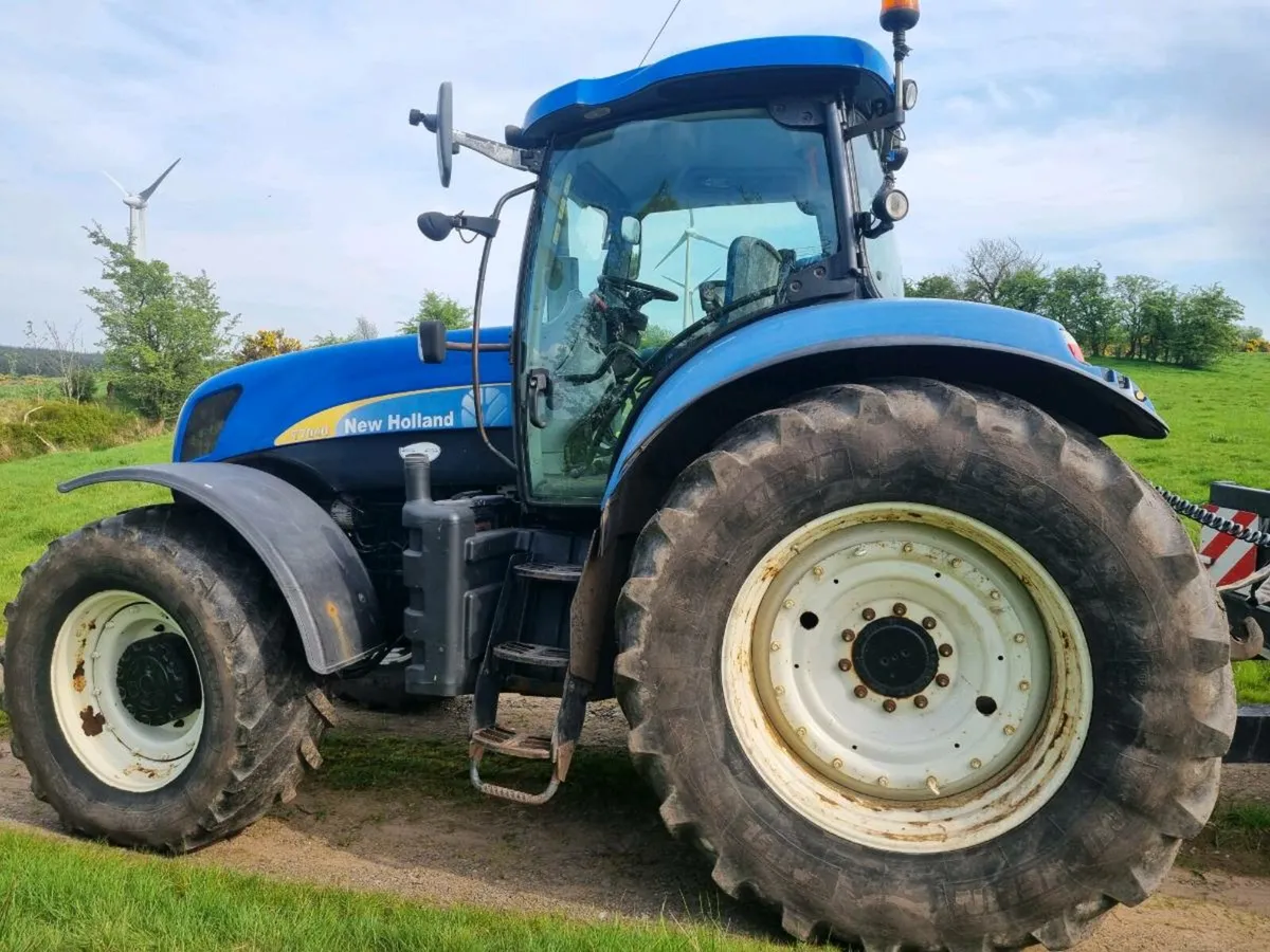T7040  New Holland - Image 2