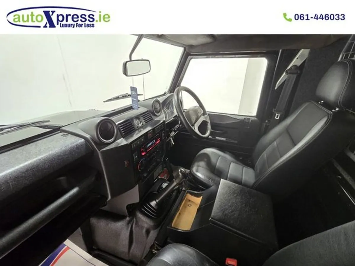 Land Rover Defender 2.2 TDCI XS Hardtop - Image 2