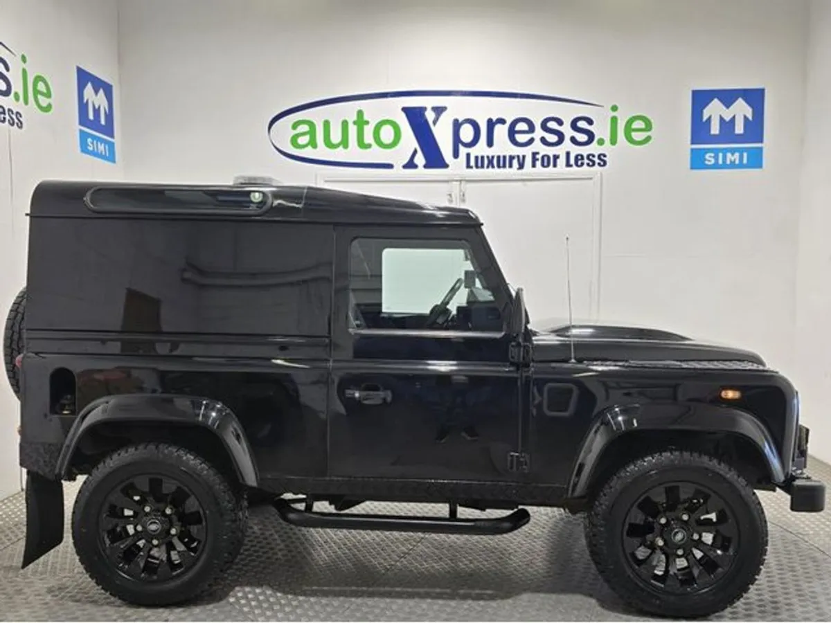 Land Rover Defender 2.2 TDCI XS Hardtop - Image 3