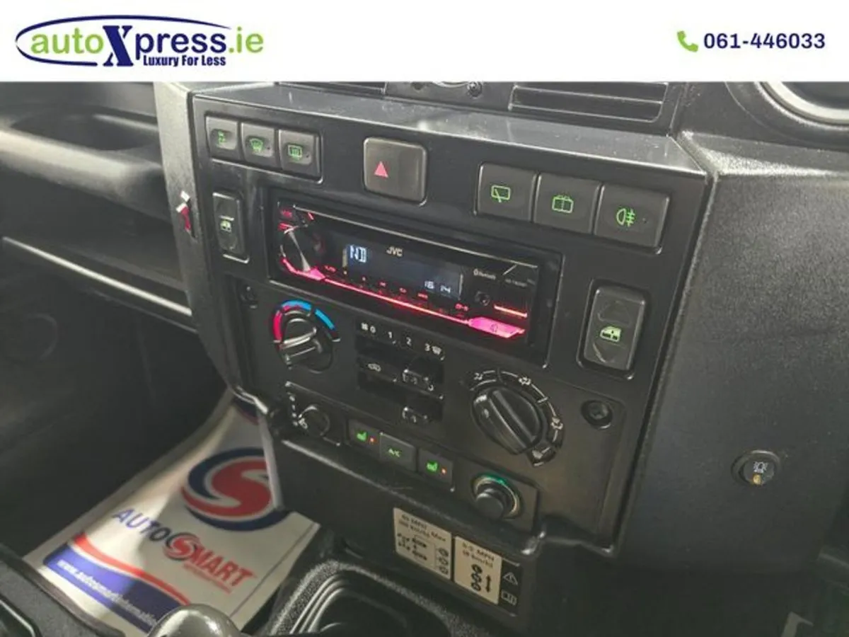 Land Rover Defender 2.2 TDCI XS Hardtop - Image 4