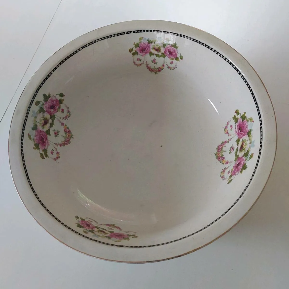 H & K Tunstall (1880-1920) vintage bowl /planter - Image 1