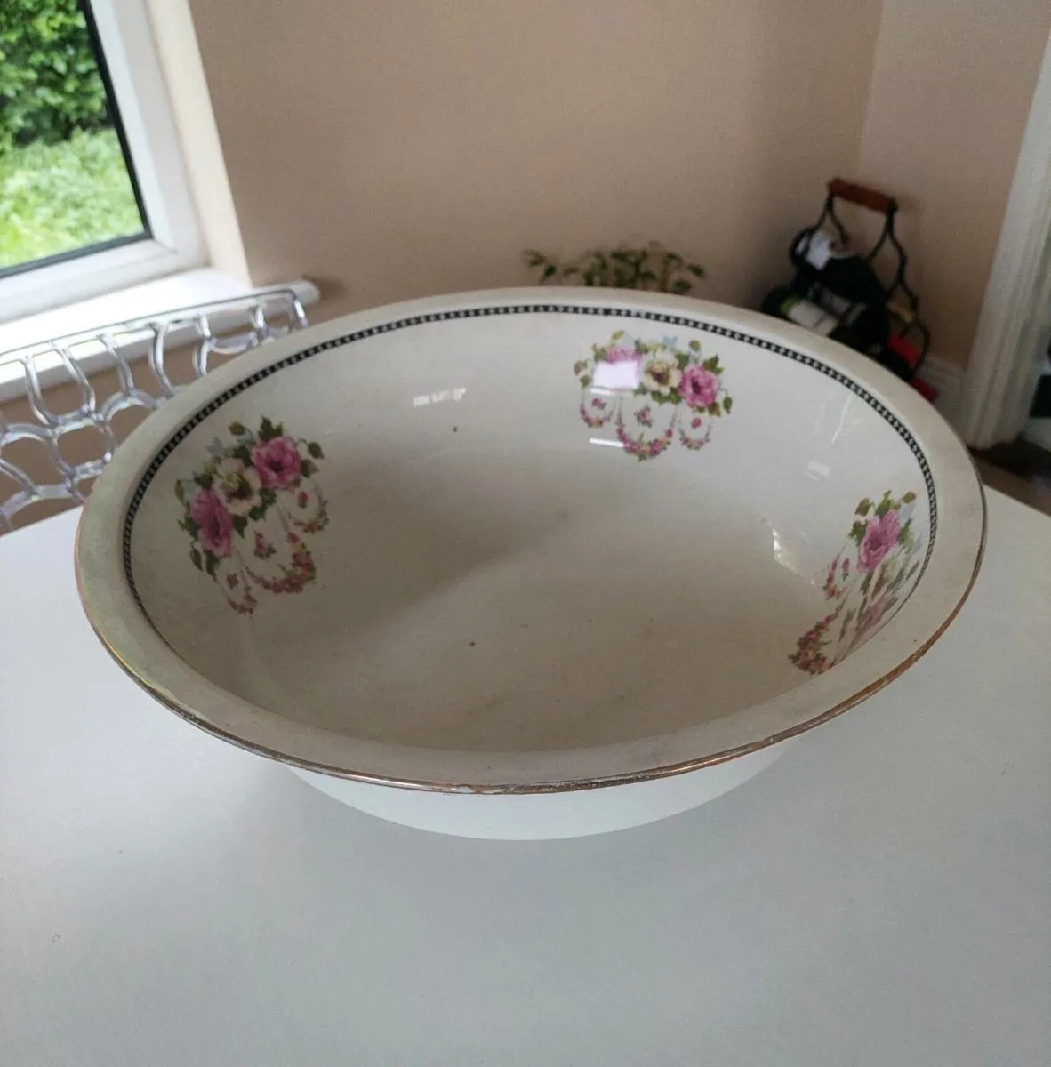 H & K Tunstall (1880-1920) vintage bowl /planter - Image 3