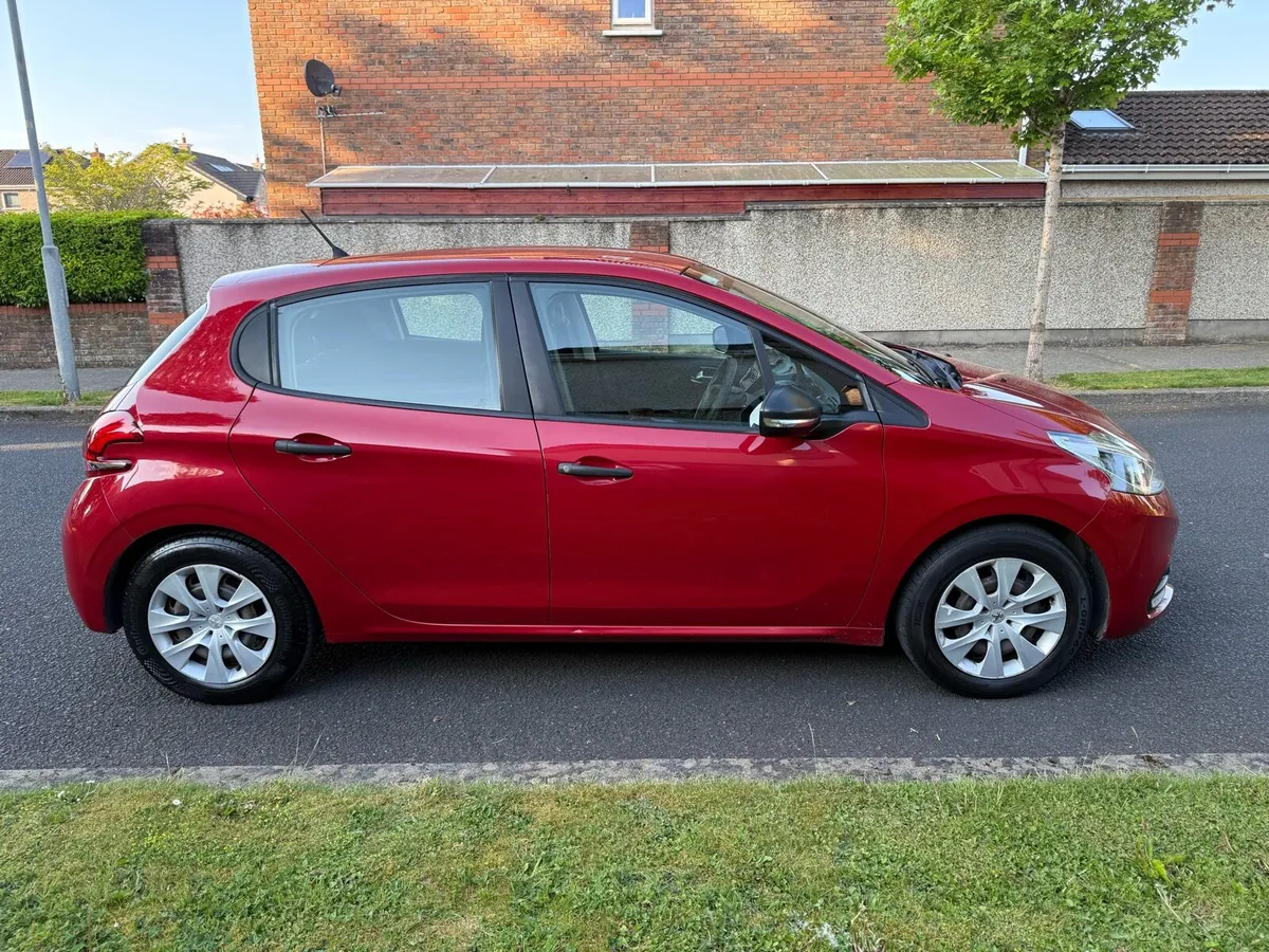 162 Peugeot 208 1.2 petrol Nct 06/26 tax 10/25 - Image 2