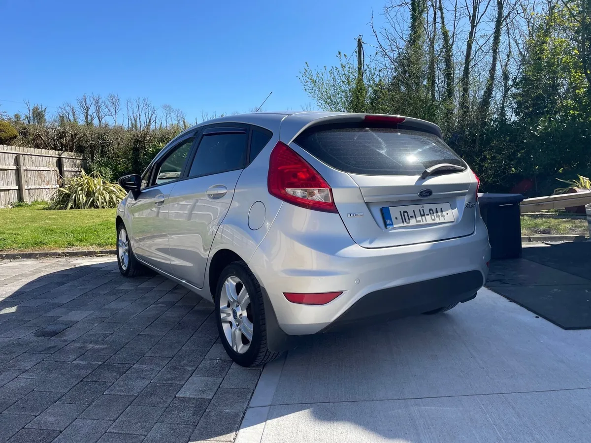2010 Ford Fiesta Style - LOW MILEAGE - Image 4