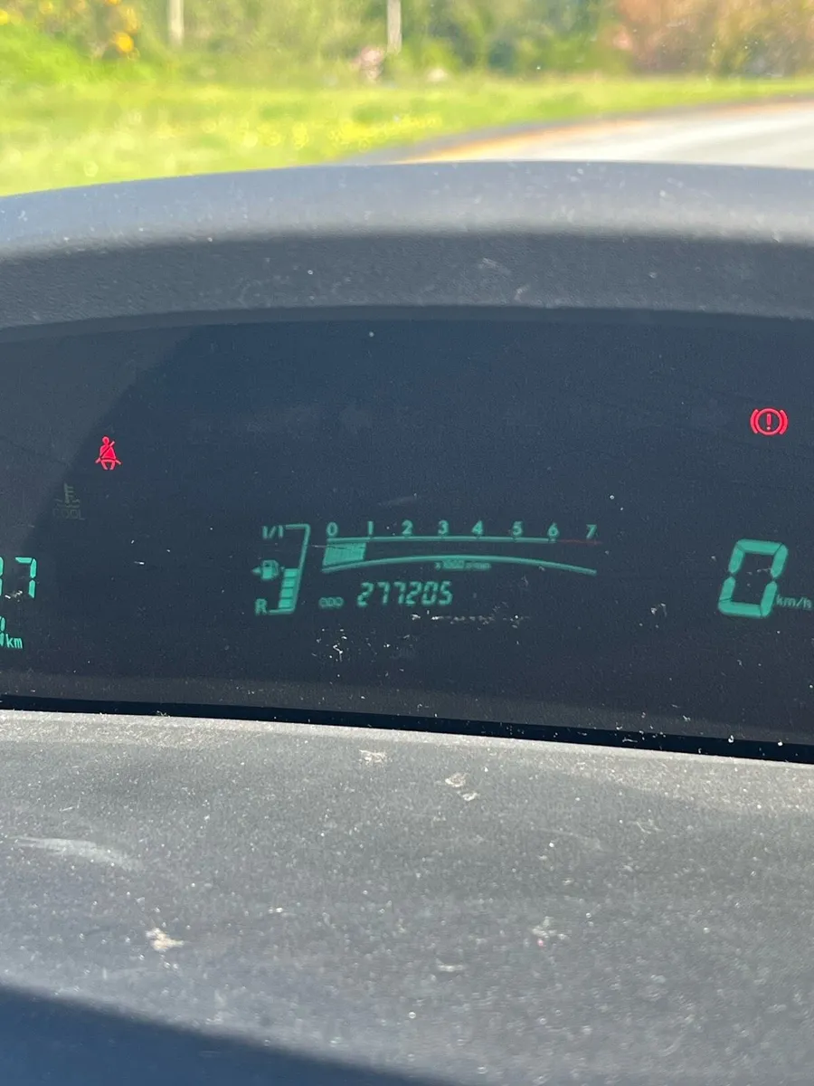 Toyota Yaris 1 litre petrol sport - Image 4