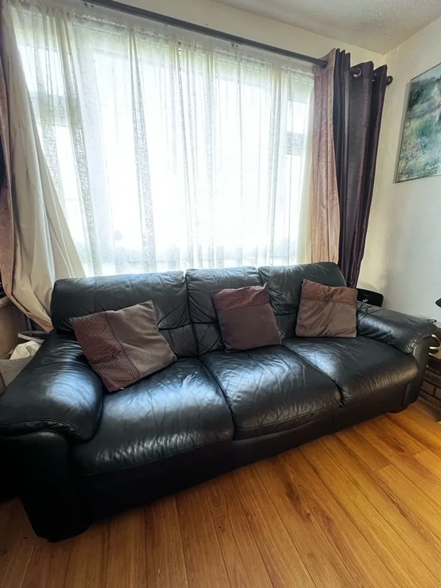 3 seater , black leather couch