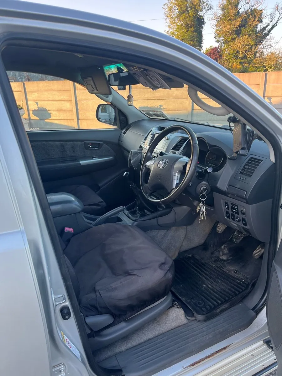 Toyota hilux 2014 - Image 2