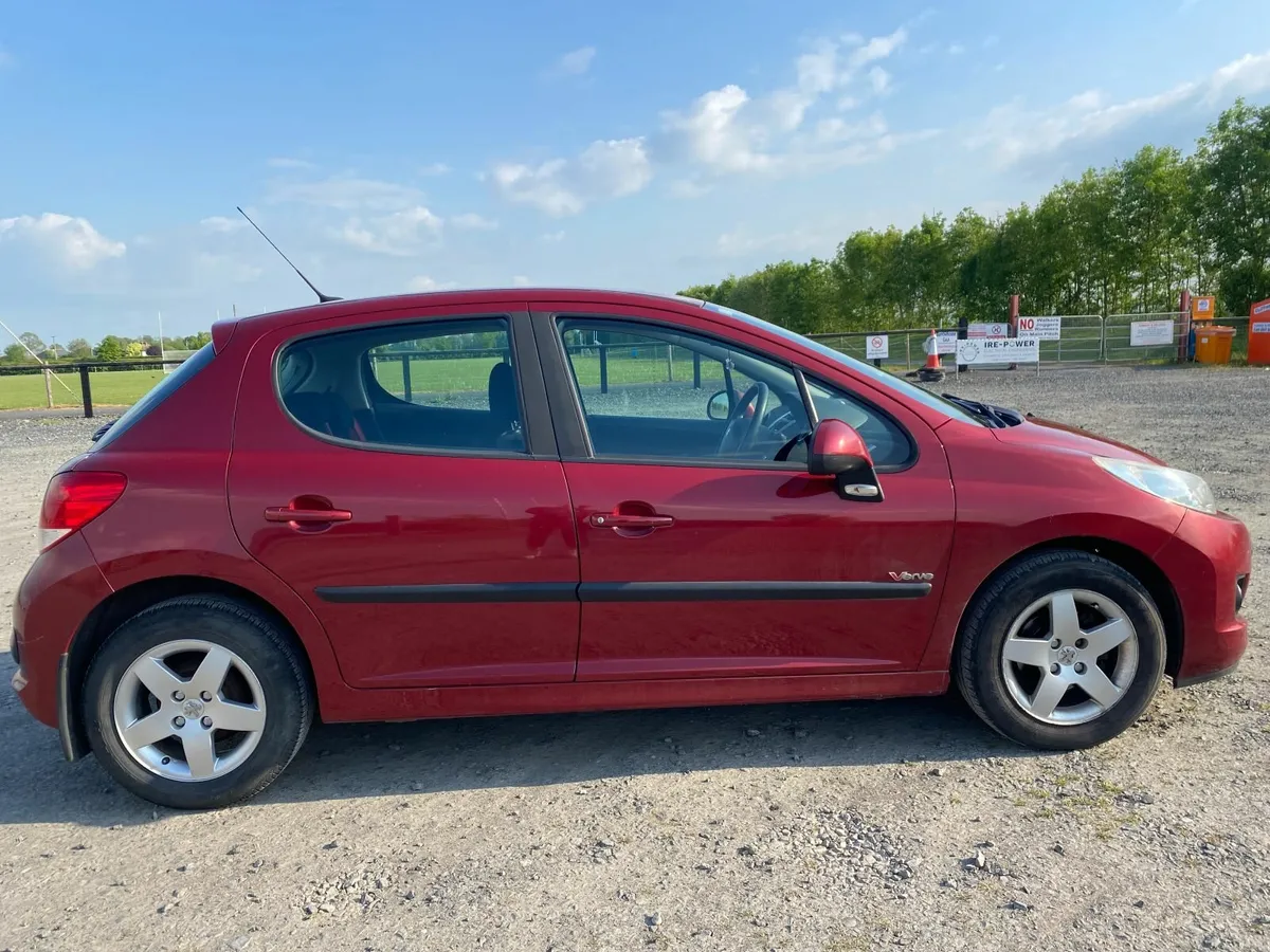 Peugeot 207 2010 - Image 1