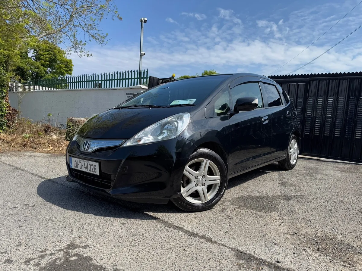 2013 HONDA FIT. 1 YR NCT. 74K KMS. AUTO 1.3L HYBRI - Image 1