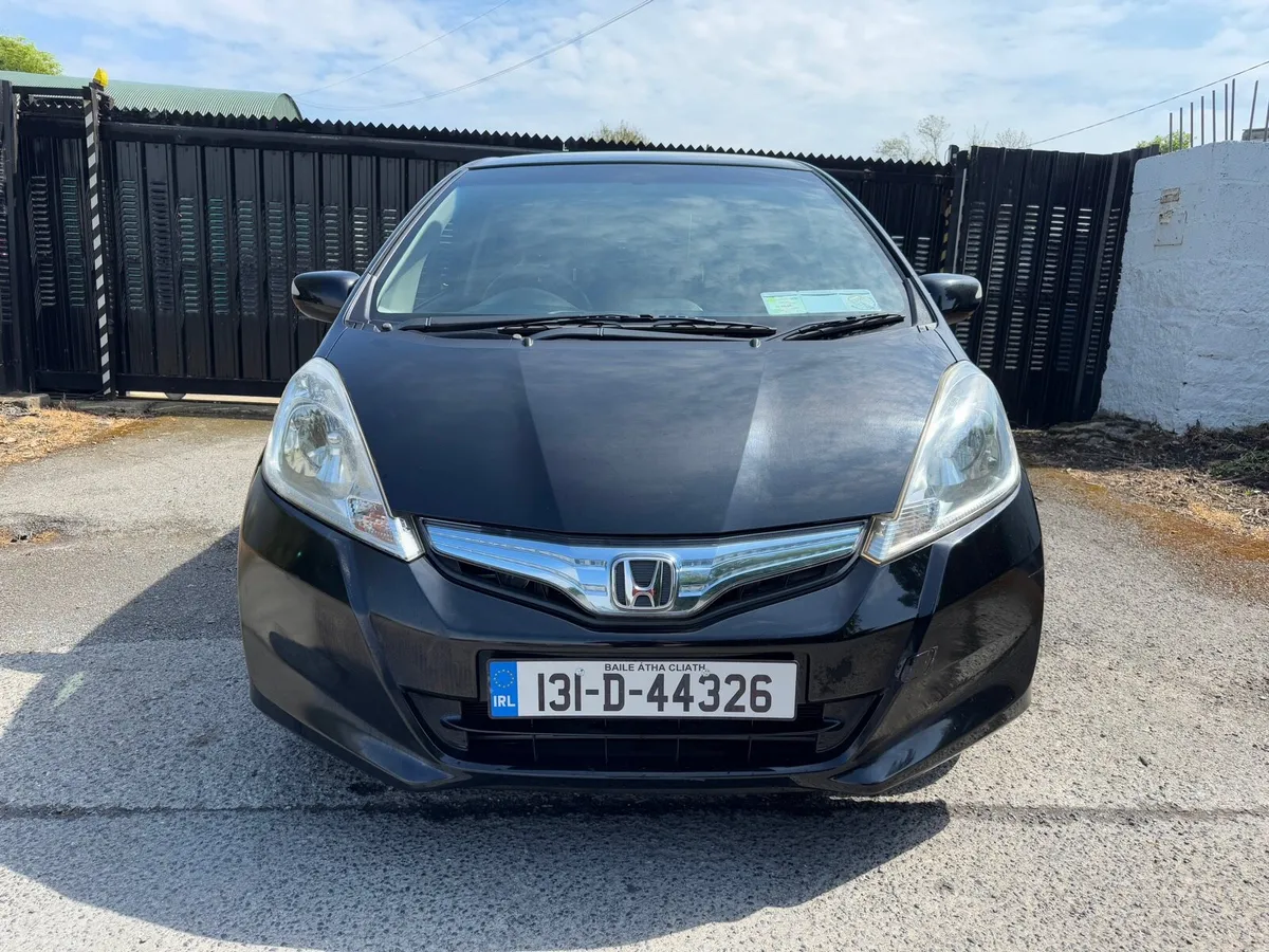 2013 HONDA FIT. 1 YR NCT. 74K KMS. AUTO 1.3L HYBRI - Image 2