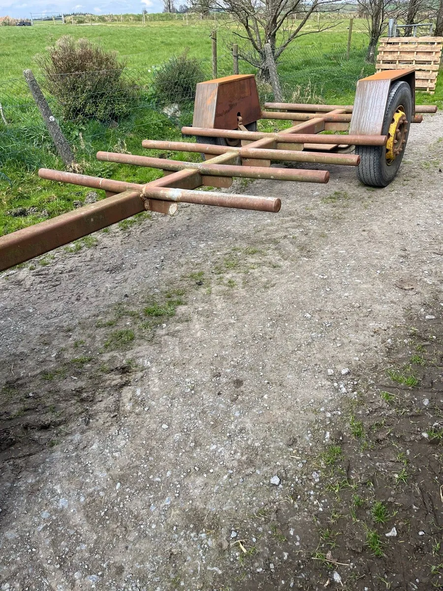 Bale trailer - Image 1
