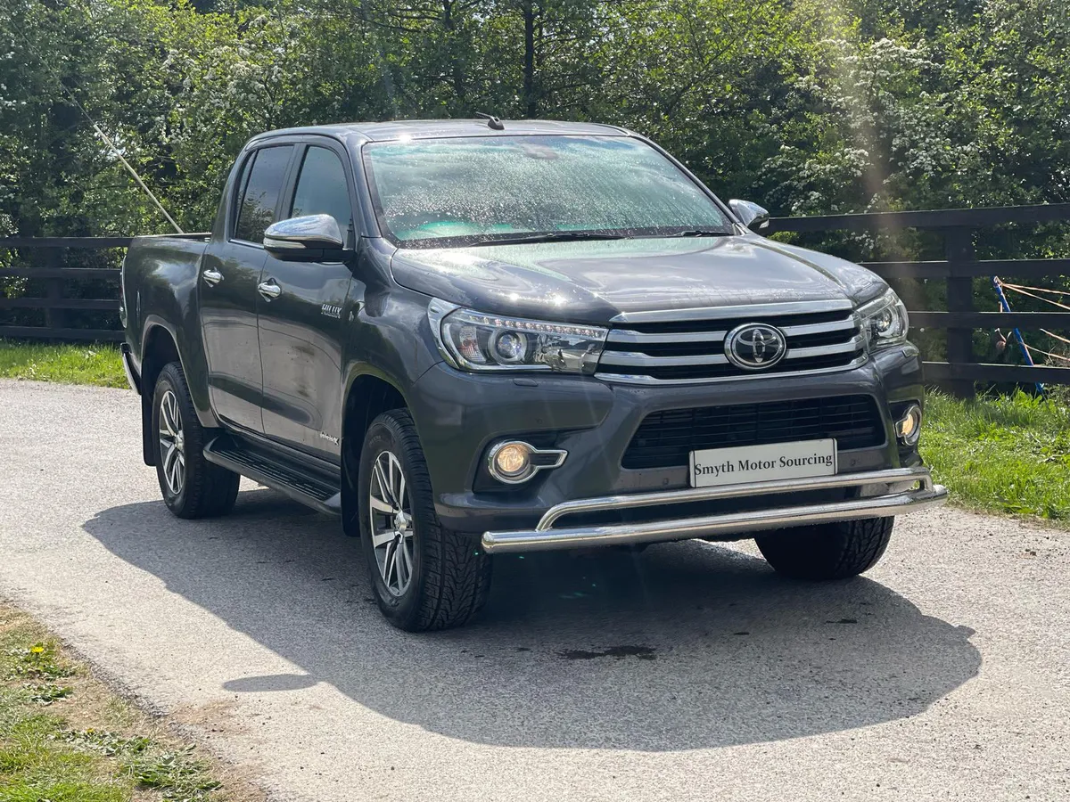 172 Toyota Hilux Invincible X low Miles***** - Image 3