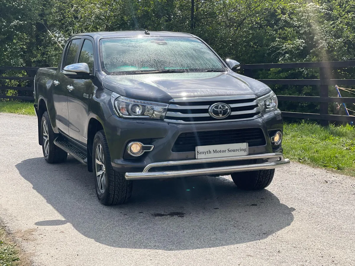 172 Toyota Hilux Invincible X low Miles***** - Image 4