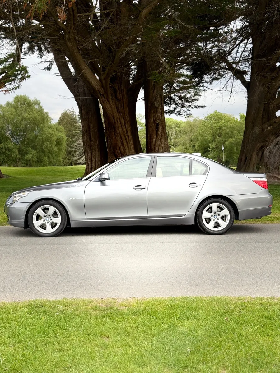 BMW 5-Series 2007 - Image 2