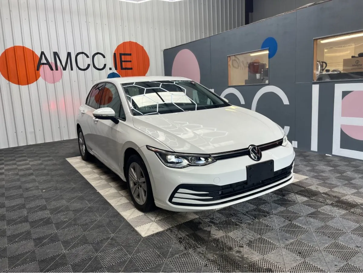 Volkswagen Golf 1.5 Etsi Hybrid / 15k Kms/ Revers - Image 1