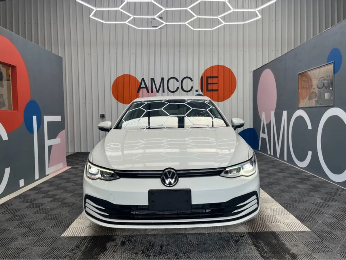 Volkswagen Golf 1.5 Etsi Hybrid / 15k Kms/ Revers - Image 2