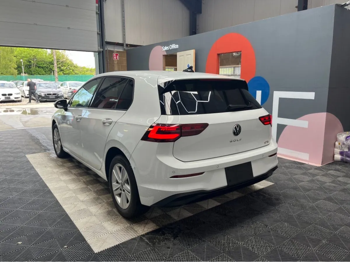 Volkswagen Golf 1.5 Etsi Hybrid / 15k Kms/ Revers - Image 4