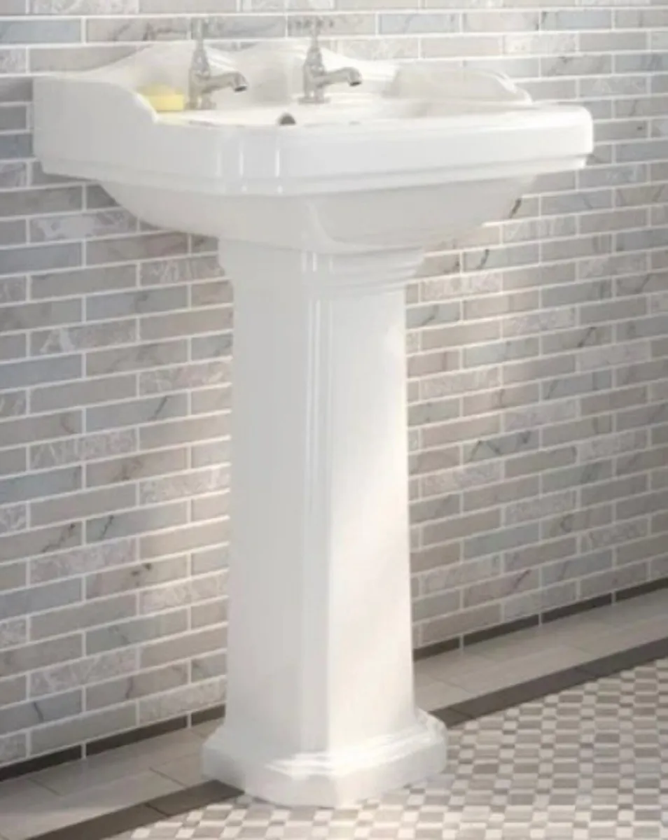*Brand New* Bathroom Sink & Pedestal - Image 1