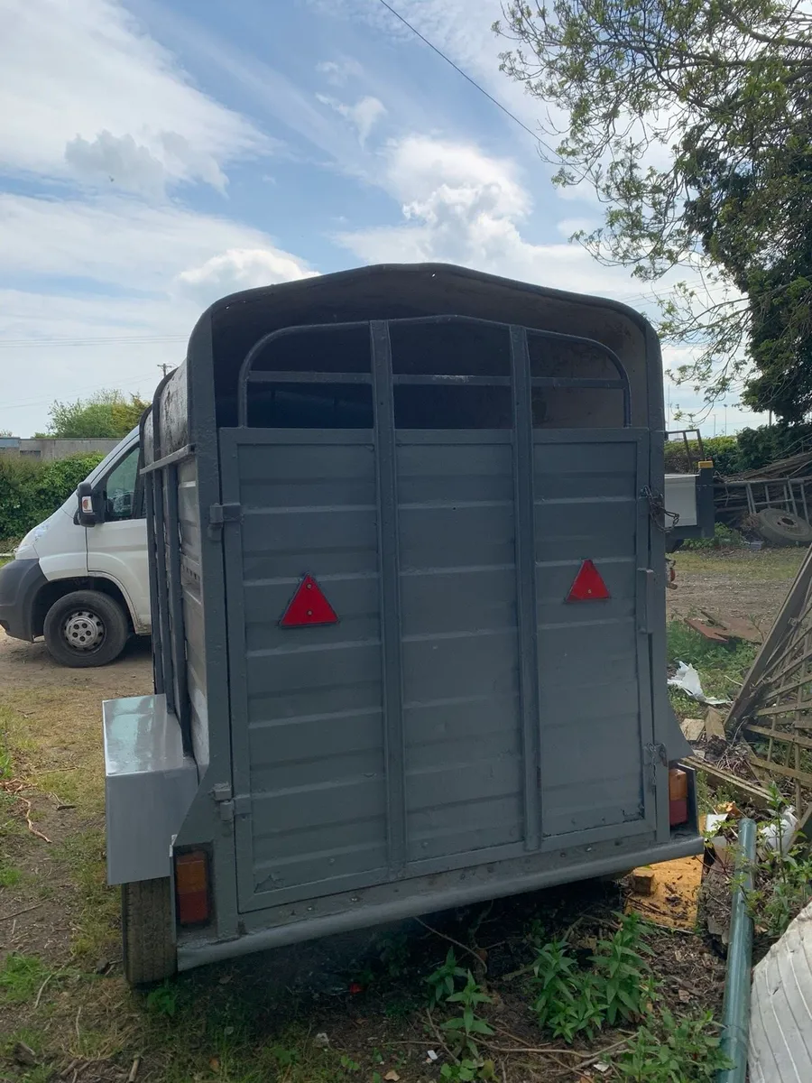 Trailer - Image 1