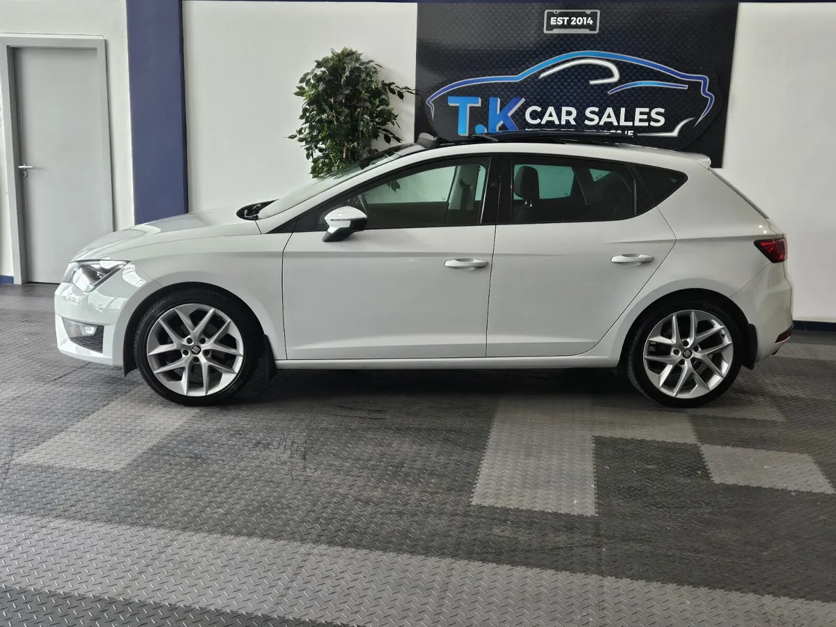 17 SEAT LEON 2.0 DIESEL AUTOMATIC FR EDITION - Image 4