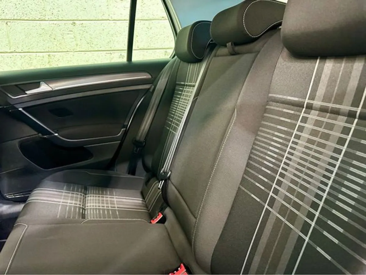 Volkswagen Golf 1.2 Automatic Lounge Edition - Image 3