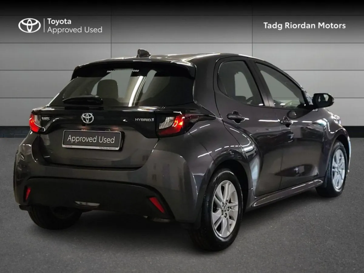 Toyota Yaris Hybrid Luna - Image 2