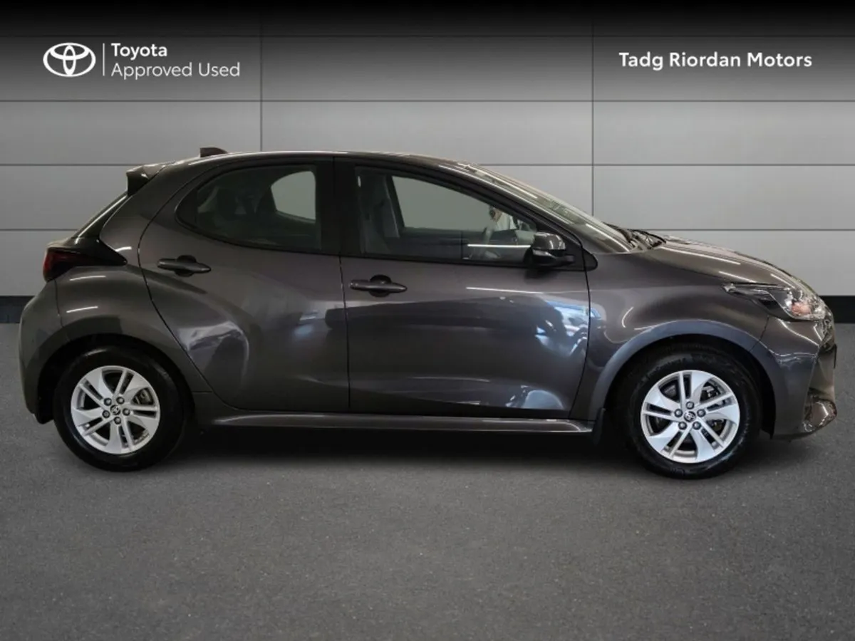 Toyota Yaris Hybrid Luna - Image 3