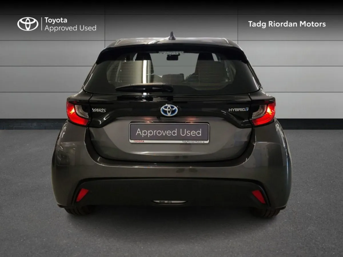 Toyota Yaris Hybrid Luna - Image 4