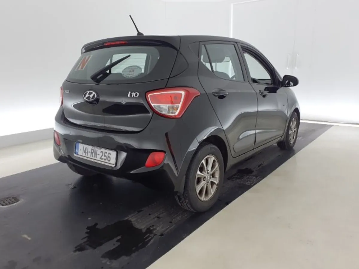 Hyundai i10 Deluxe 4dr - 998cc - Image 3