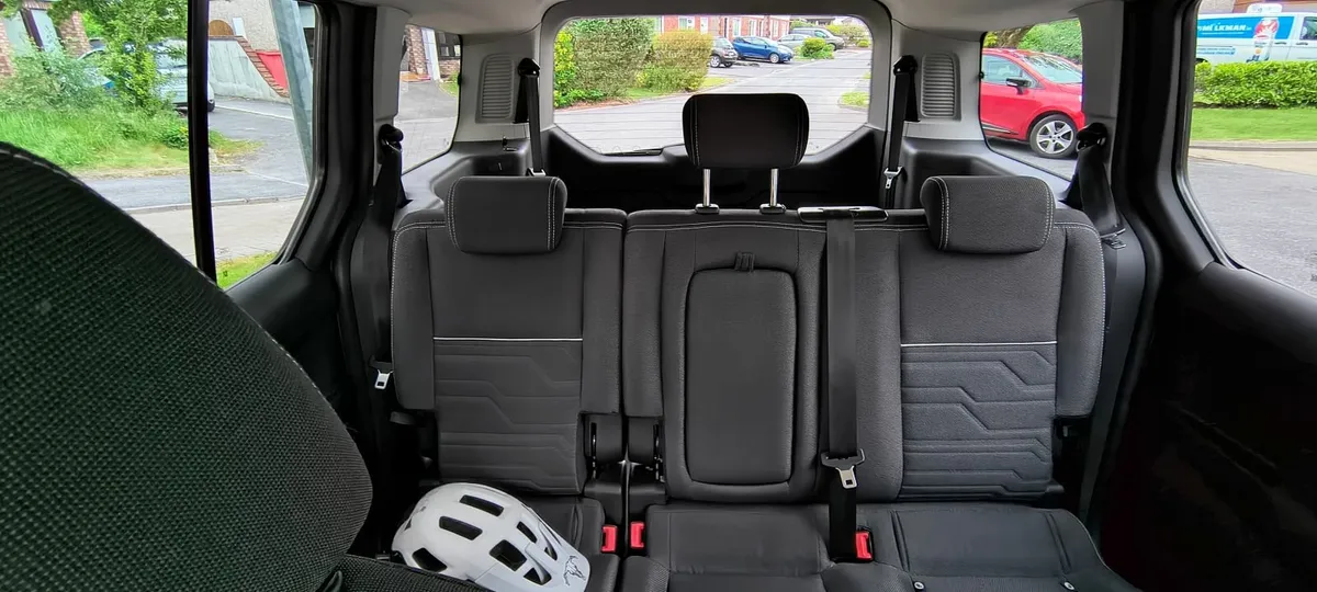 Ford Grand Tourneo Connect Titanium 2015 - Image 4