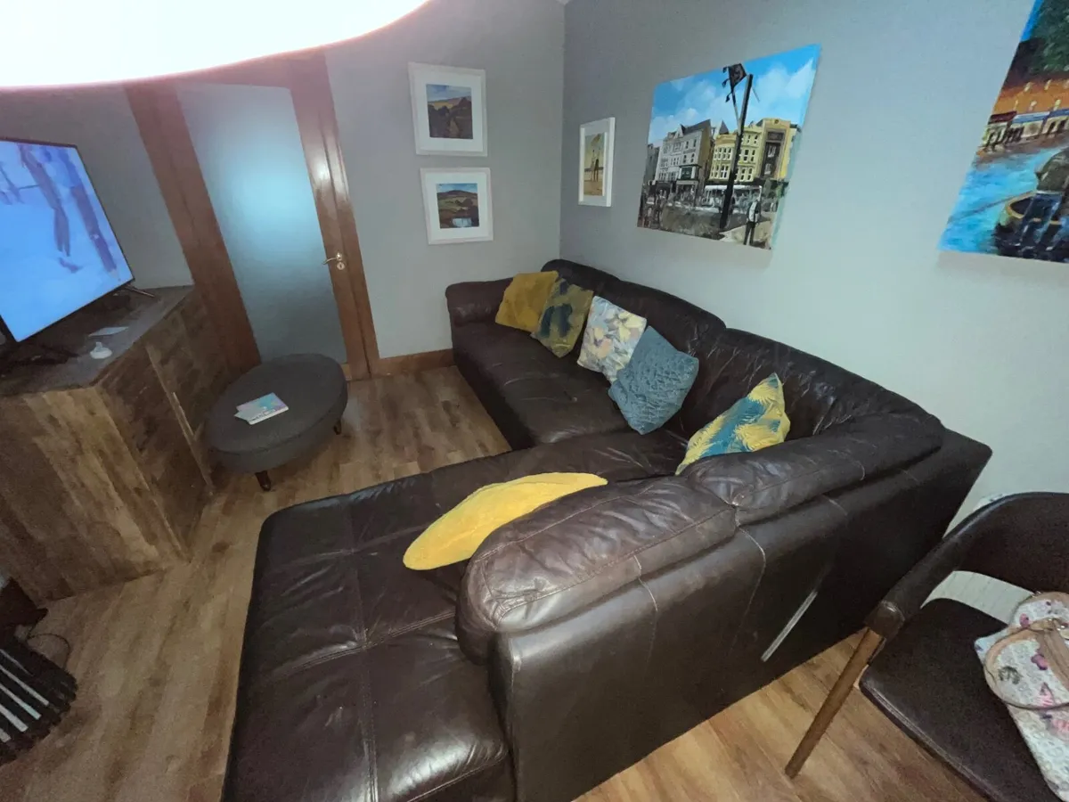 Couch - Image 4