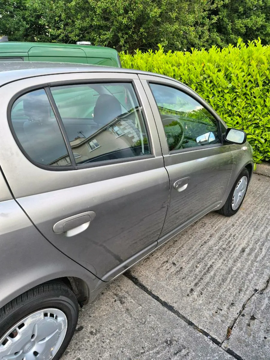 2004 Toyota Yaris - Image 2
