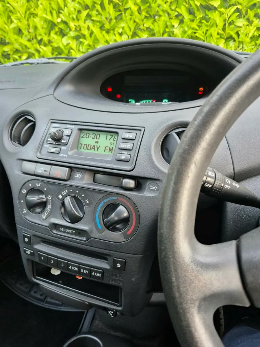 2004 Toyota Yaris - Image 4