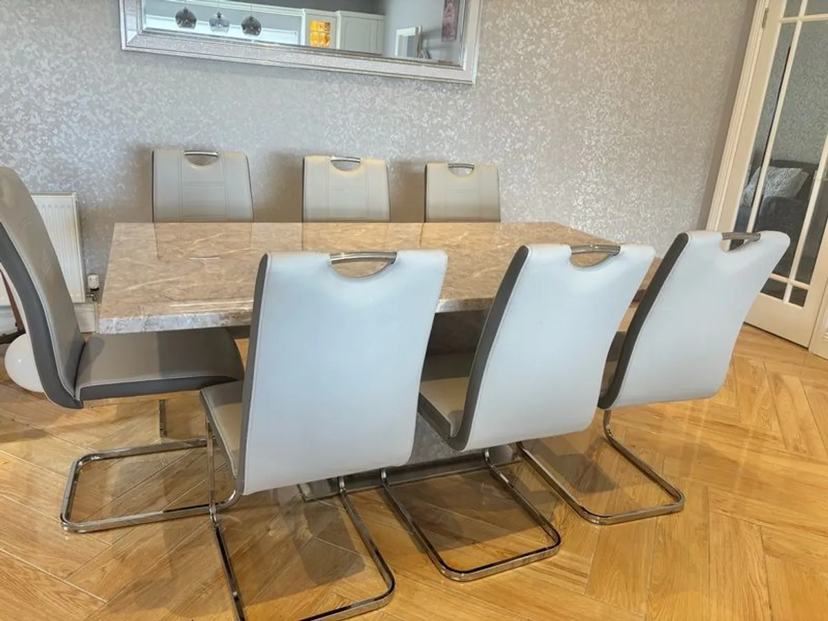 Dining chairs x5 - Image 1