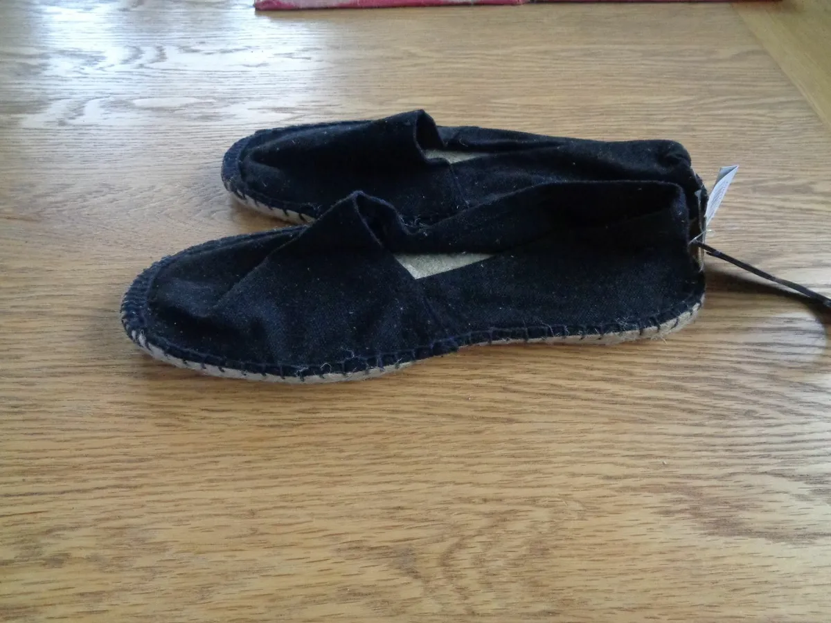 Ladies Canvas Shoes for Sale - Image 3