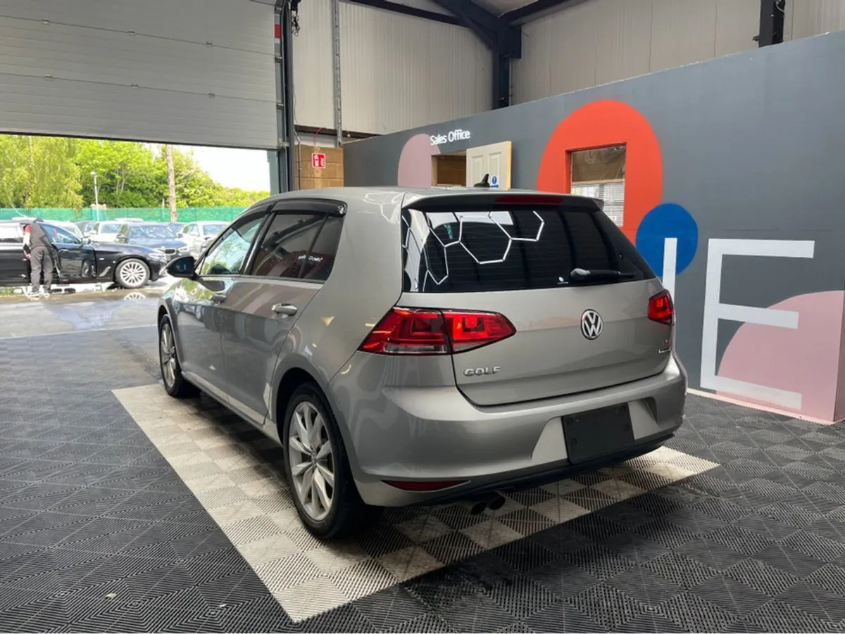 Volkswagen Golf TSI High Line / Reverse Camera Ad - Image 4